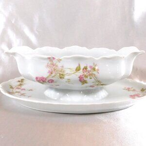 Heinrich & Co. Gravy boat with Attached Underplate in HC441 # 24827